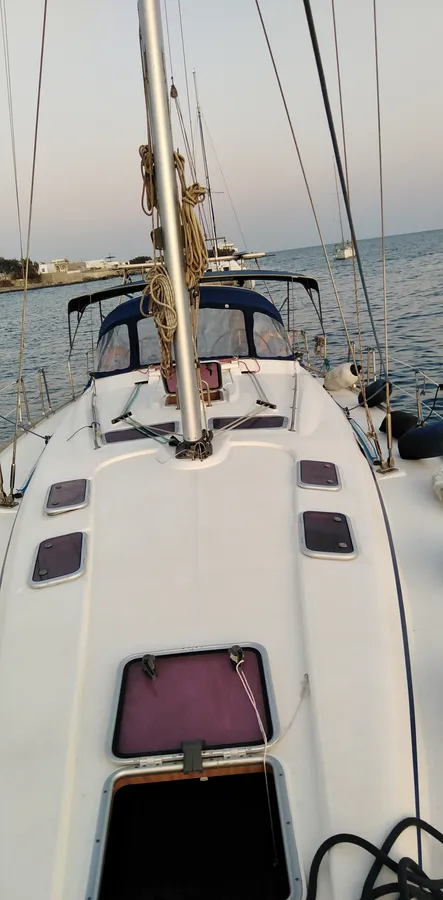 Sailing a yacht in Crete
