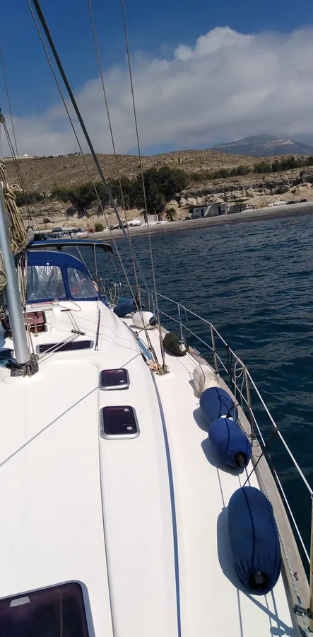 Sailing a yacht in Gramvousa
